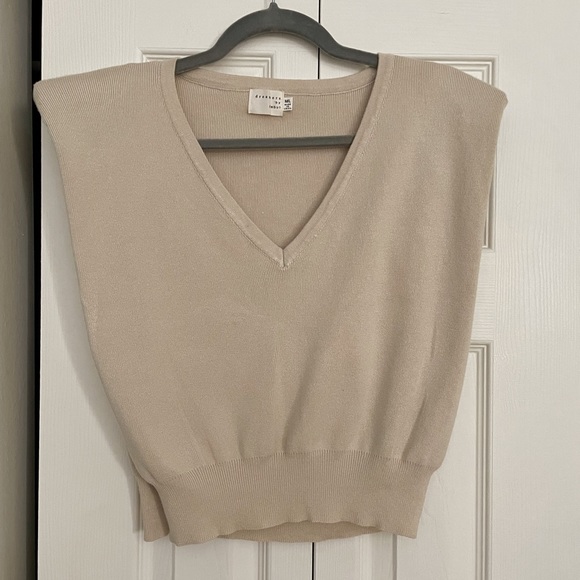 LIKE NEW Dreamers by Debut cream crop sweater vest, M/L - Picture 5 of 7